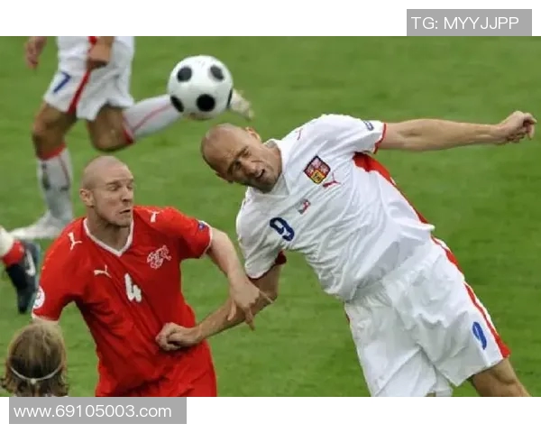 全球足球巨星荣耀之路：从草根到巅峰的奋斗历程与传奇故事